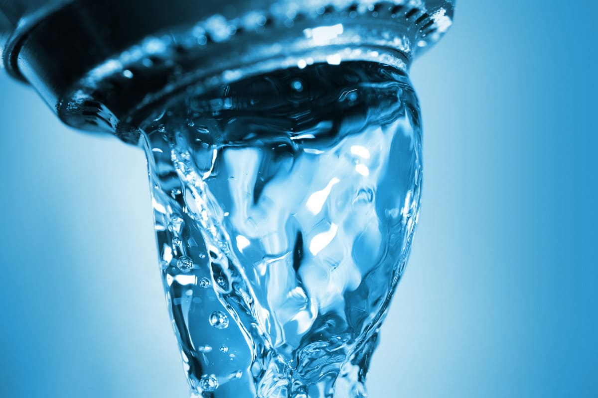 Agua de Barcelona filtrada y purificada